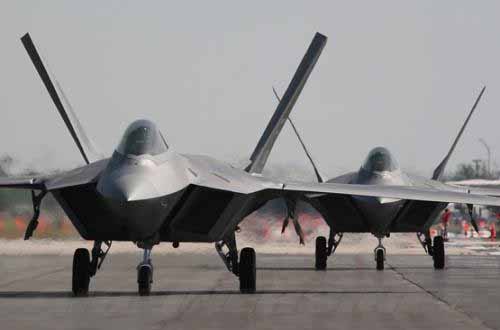 美国确定不卖F-22 日本被迫“改装旧战机”