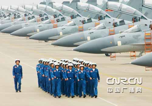 中国空军某新型战机进驻西北执行重大军事任务